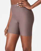 SPANXsupersmooth® Essential Mid-Thigh Short | Smoke