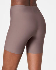 SPANXsupersmooth® Essential Mid-Thigh Short | Smoke
